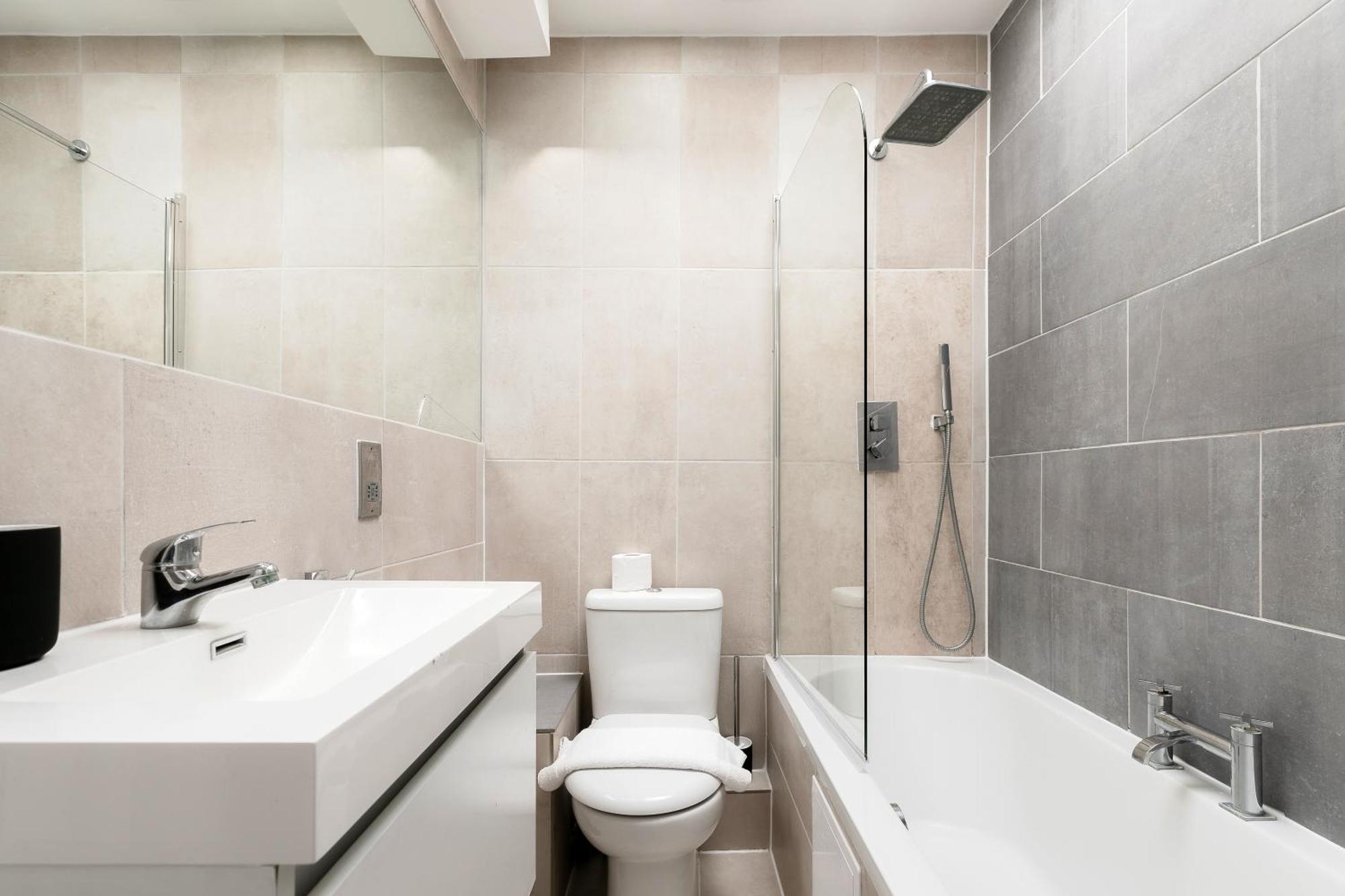 Wonderful Near Portobello Road Apartament